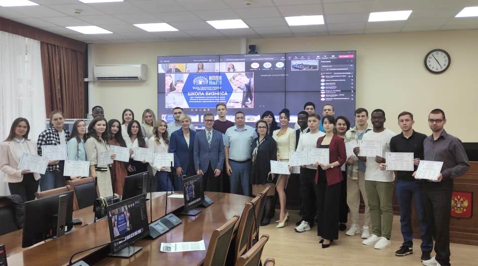 30 студентов завершили обучение в Школе бизнеса КубГУ